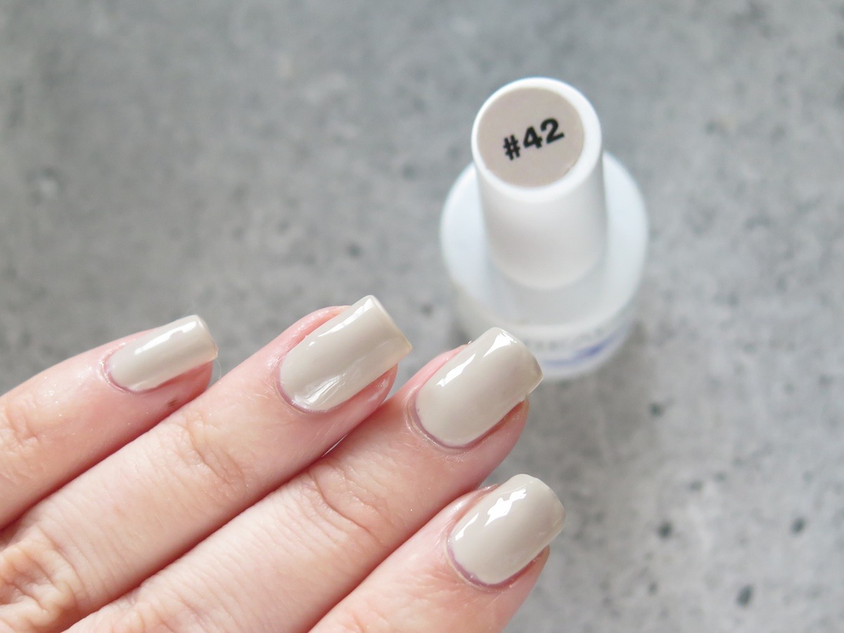 paznokcie nude hybrydy manicure hybrydowy realac