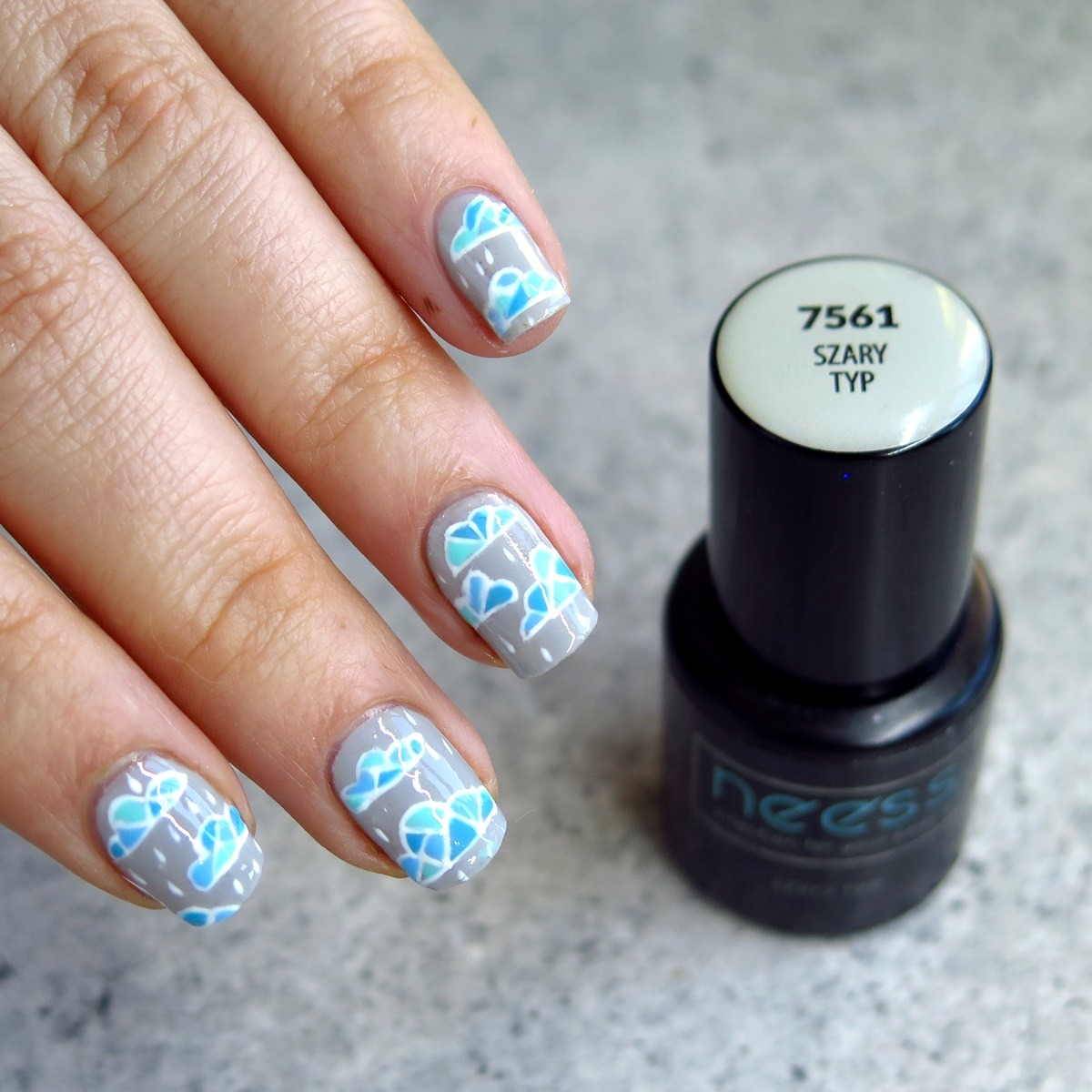 zdobienie paznokci na lato wzory w chmurki geometryczne zdobienie stylizacja paznokci na urlop wakacje 