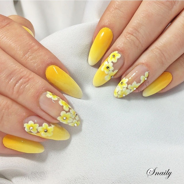 zdobienie paznokci żółte kwiaty 