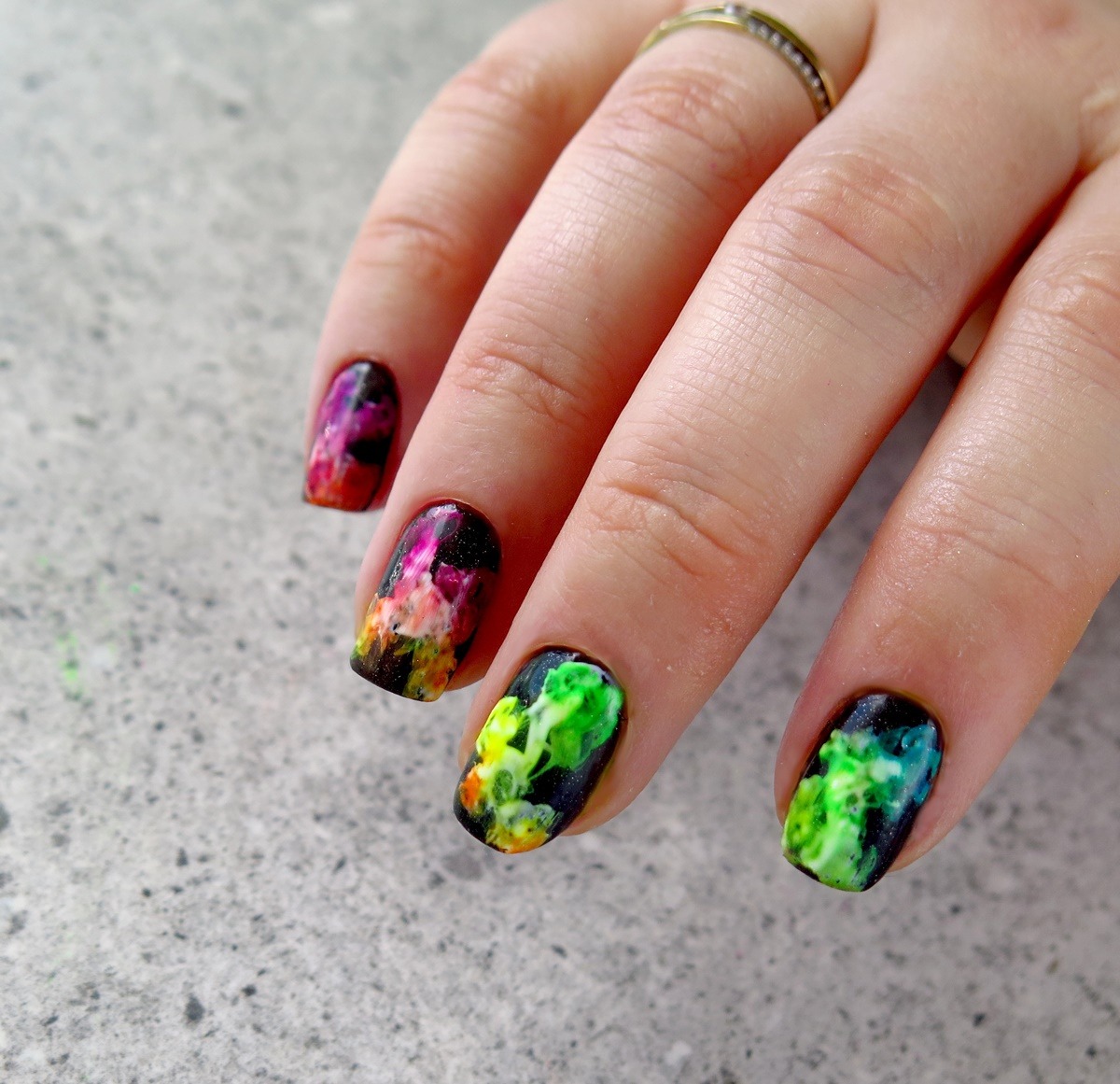 smoke nails paznokcie neonowe tęczowe dymki akryl proszek akrylowy pigment