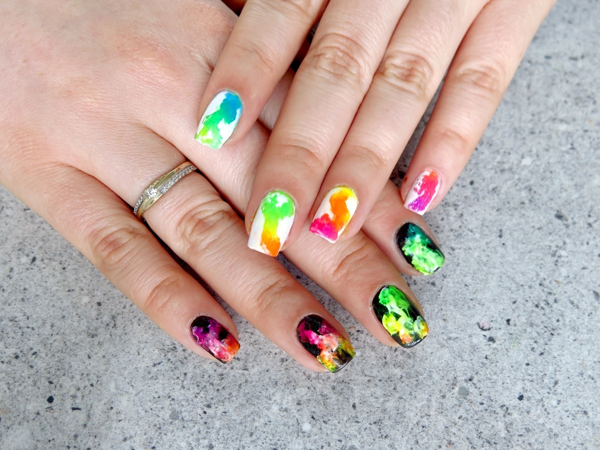 smoke nails paznokcie neonowe tęczowe dymki akryl proszek akrylowy pigment