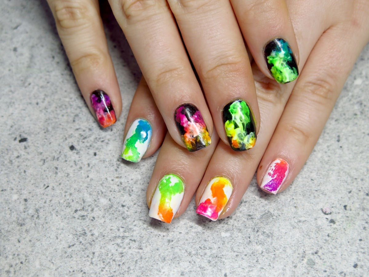 smoke nails paznokcie neonowe tęczowe dymki akryl proszek akrylowy pigment